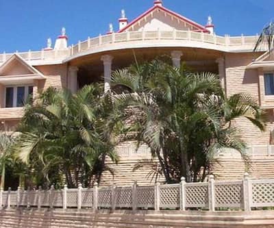 https://imgcld.yatra.com/ytimages/image/upload/t_hotel_yatra_city_desktop/v1398767215/Domestic Hotels/Hotels_Mount Abu/Hotel Palanpur Palace/Overview.jpg